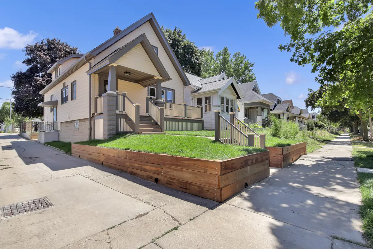 3480 N Bremen St, Milwaukee, WI 53212 - #1