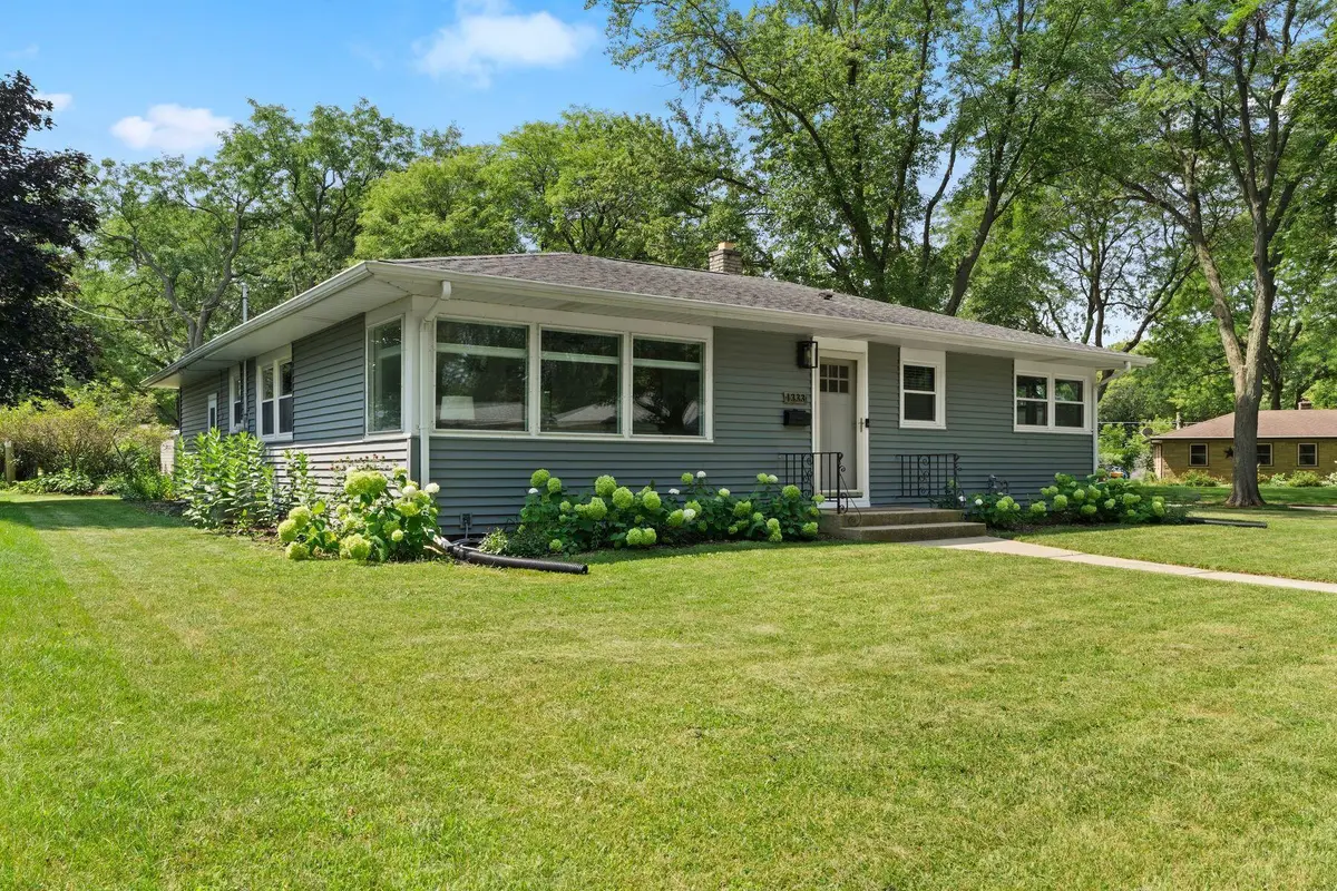 1333 Bluebird Ter, Waukesha, WI 53188 - #1