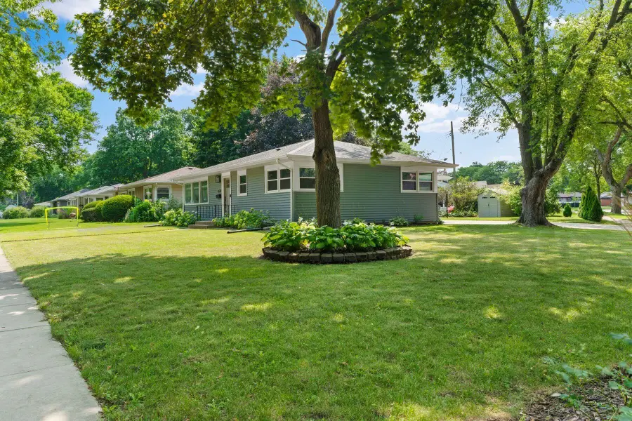 1333 Bluebird Ter, Waukesha, WI 53188 - #2