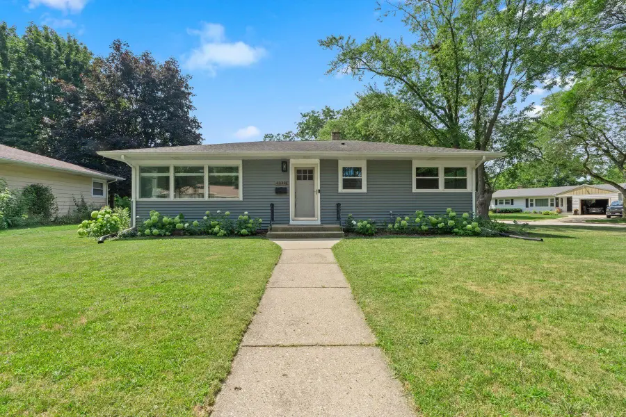 1333 Bluebird Ter, Waukesha, WI 53188 - #3