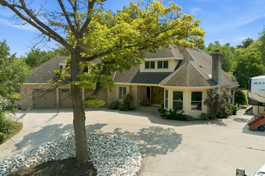 S86W30485 Stonegate Dr, Mukwonago, WI 53149 - #2