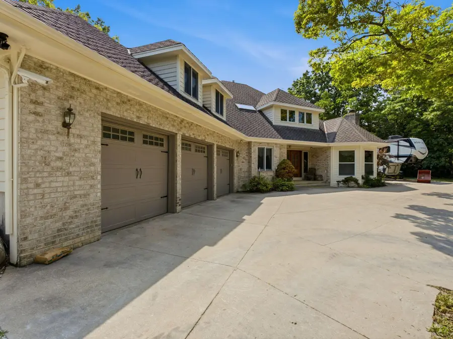 S86W30485 Stonegate Dr, Mukwonago, WI 53149 - #3
