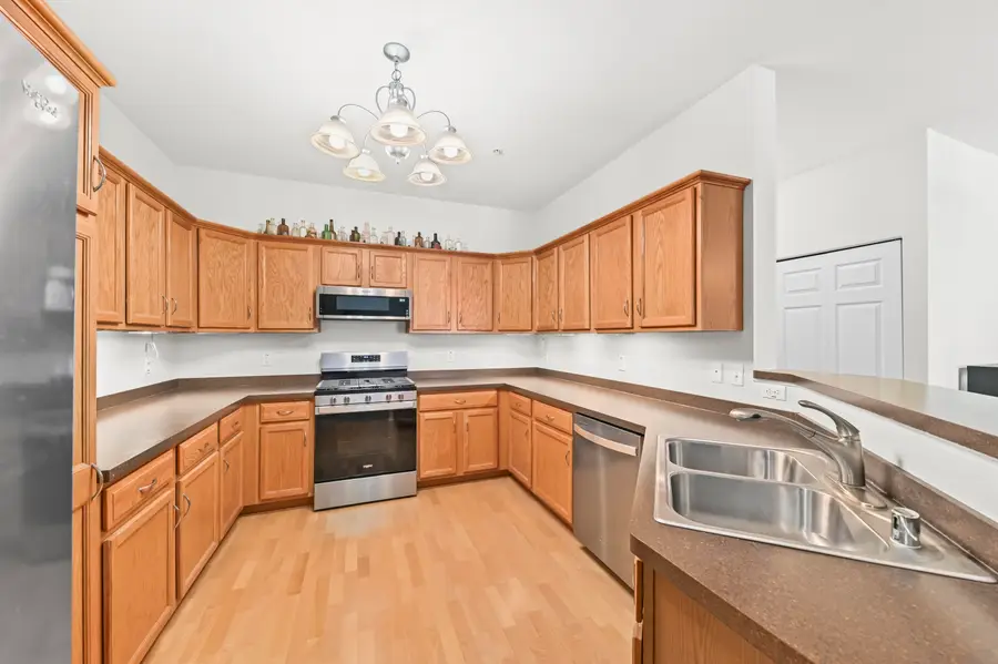 3862 S Lake Dr, Saint Francis, WI 53235 - #2