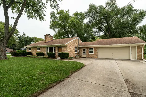 3017 W Franklin Ter, Franklin, WI 53132