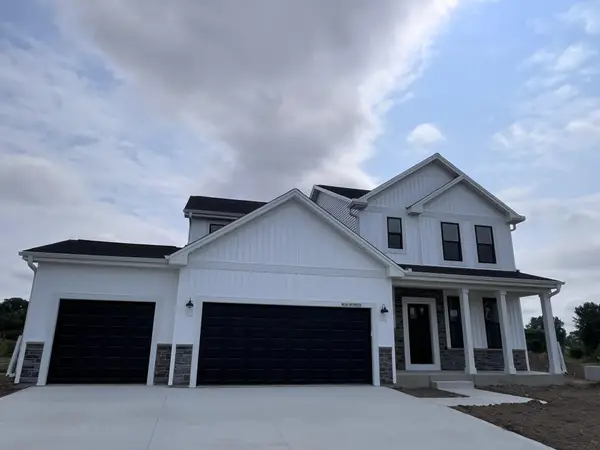 N101W16895 Tanglewood Dr, Germantown, WI 53022
