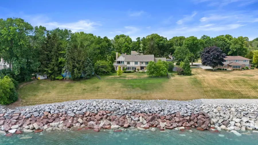 704 Waters Edge Rd, Caledonia, WI 53402 - #2