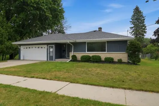 1661 Laurel St, Manitowoc, WI 54220 - #2