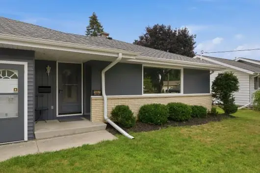 1661 Laurel St, Manitowoc, WI 54220 - #3