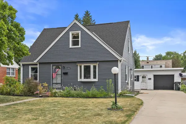 725 Oak St, South Milwaukee, WI 53172