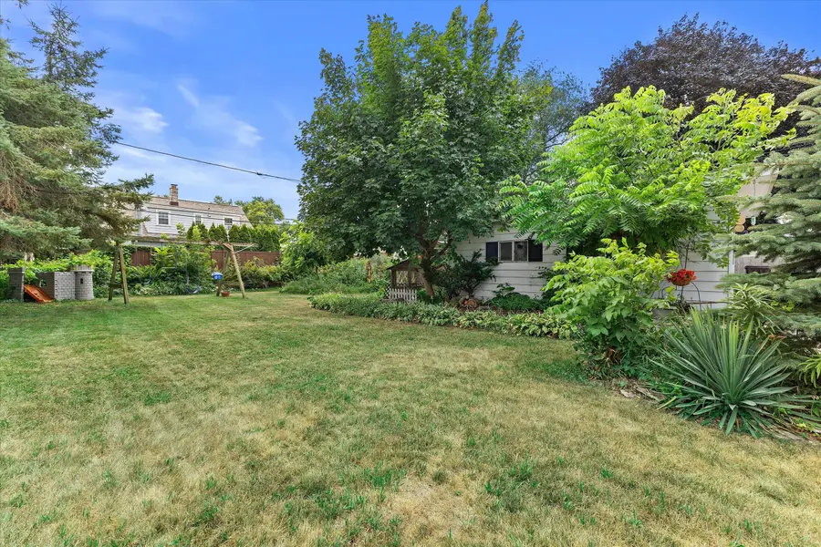 725 Oak St, South Milwaukee, WI 53172 - #3