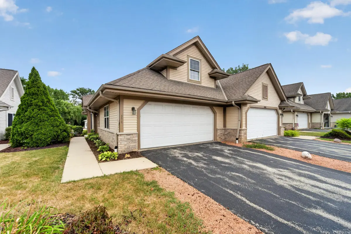 4810 S Waterview Ct, Greenfield, WI 53220 - #1