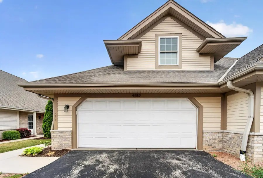4810 S Waterview Ct, Greenfield, WI 53220 - #2