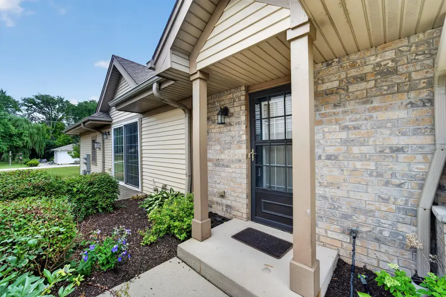 4810 S Waterview Ct, Greenfield, WI 53220 - #3