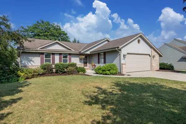 W145N10546 Heritage Hills Pkwy, Germantown, WI 53022