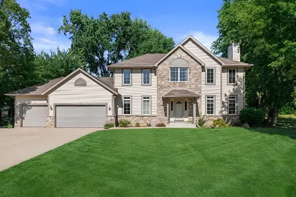 8620 S Hunting Park Dr, Franklin, WI 53132