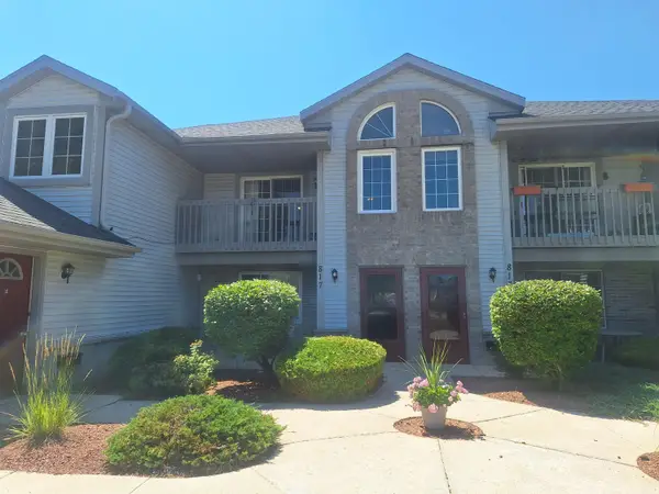 817 Quinlan Dr, Pewaukee, WI 53072