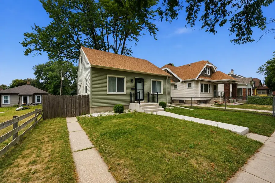 4555 N 39th St, Milwaukee, WI 53209 - #2