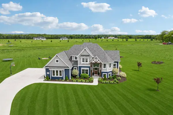 560 Cedar Ln, Summit, WI 53066