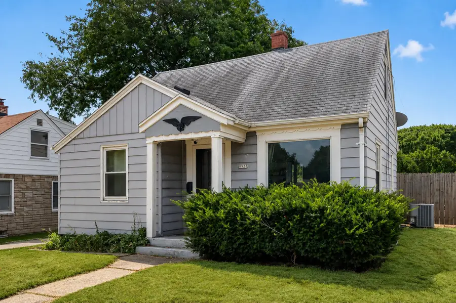 8925 W Cleveland Ave, West Allis, WI 53227 - #3