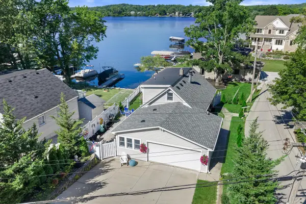 S68W18031 Island Dr, Muskego, WI 53150