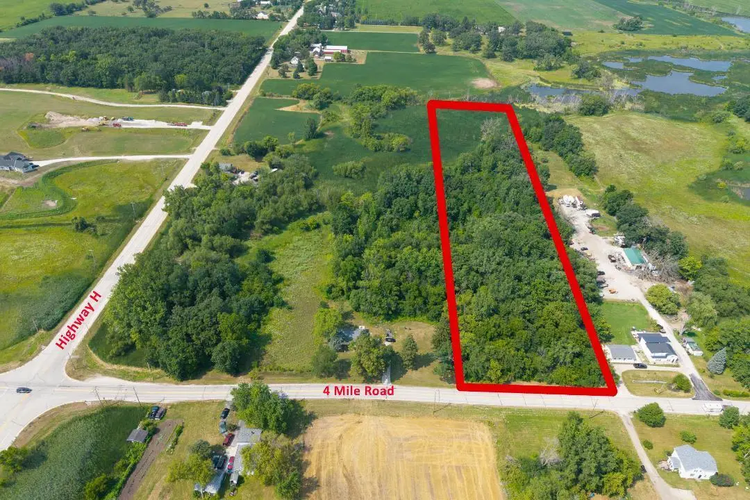 10112 4 Mile Rd, Caledonia, WI 53126 - #1