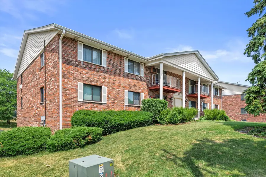 6440 W Howard Ave, Milwaukee, WI 53220 - #3