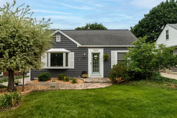 2539 N 80th St, Wauwatosa, WI 53213