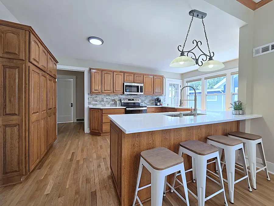 215 Randall Pl, Elkhorn, WI 53121 - #2