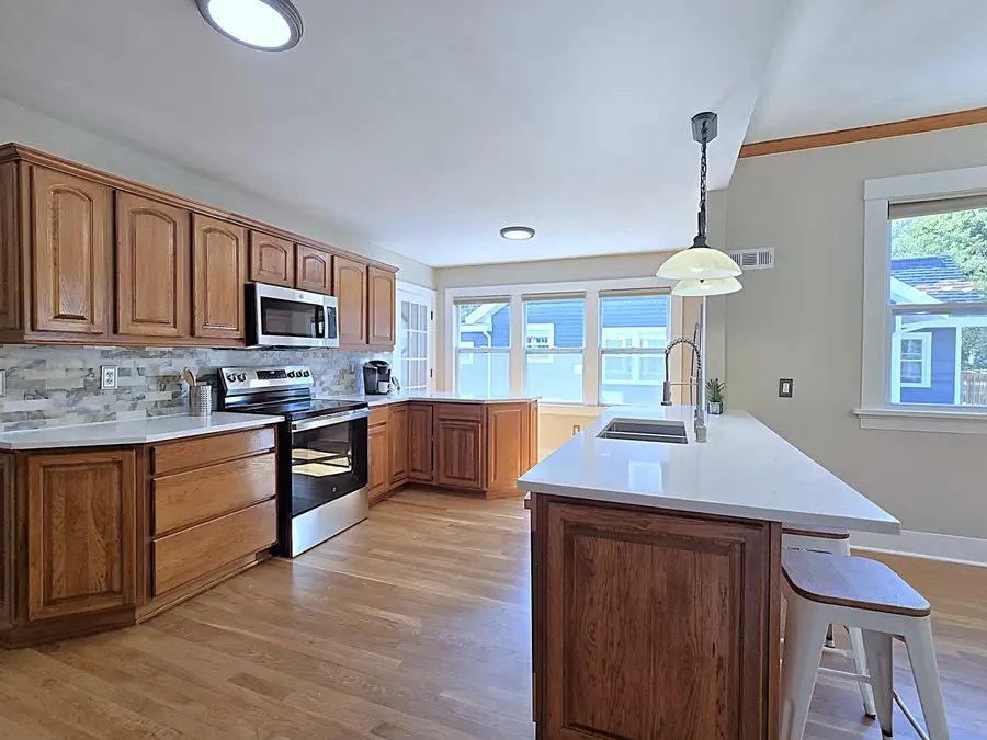 215 Randall Pl, Elkhorn, WI 53121 - #3