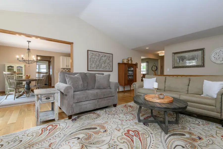 2147 Inverness Dr, Waukesha, WI 53186 - #2