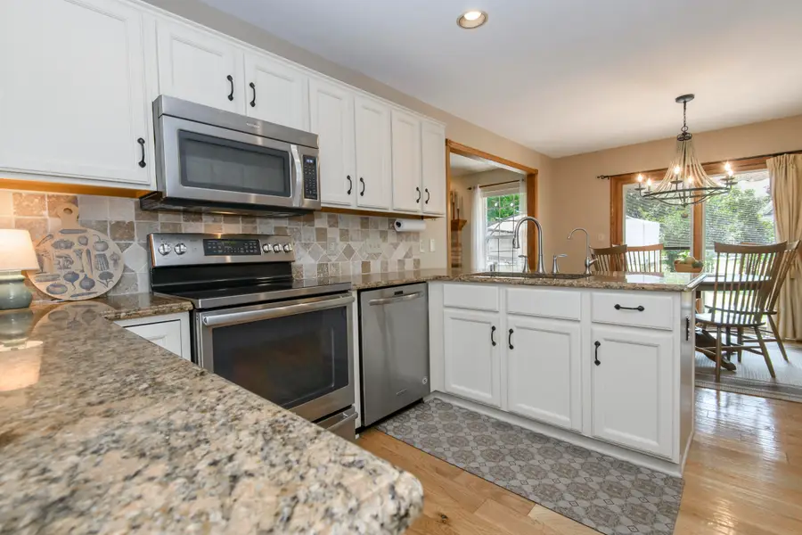 2147 Inverness Dr, Waukesha, WI 53186 - #3