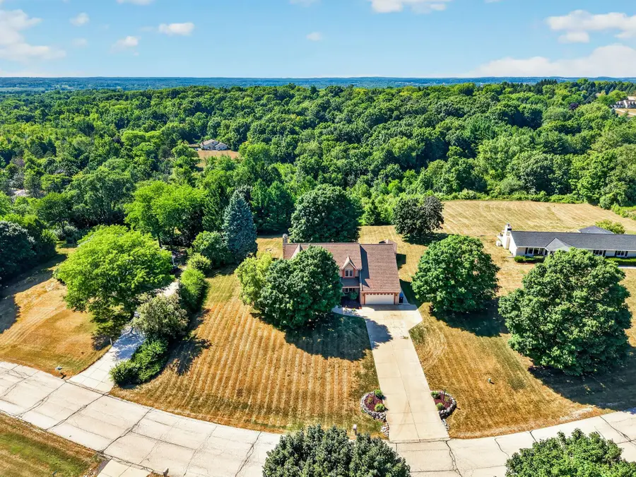 W248S6845 Sugar Maple Dr, Vernon, WI 53189 - #2