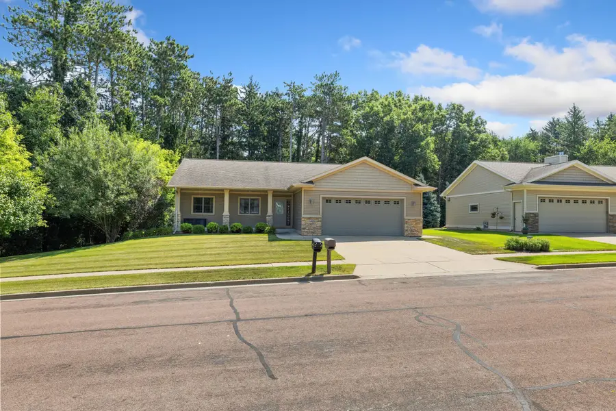 4086 Pineview St, Onalaska, WI 54650 - #2
