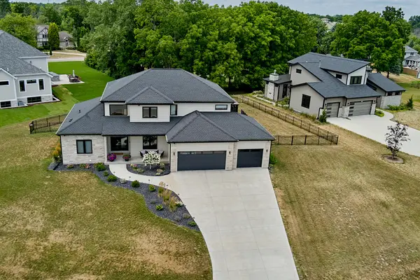 13680 W Upland Ridge Ct, New Berlin, WI 53151