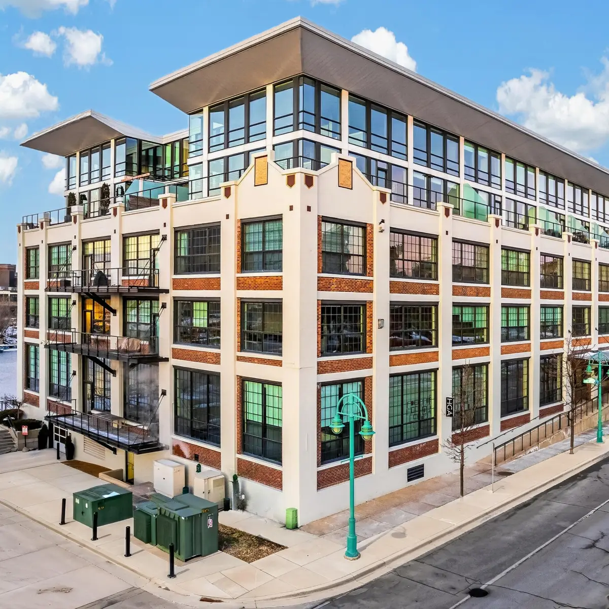 311 E Erie St, Milwaukee, WI 53202 - #1