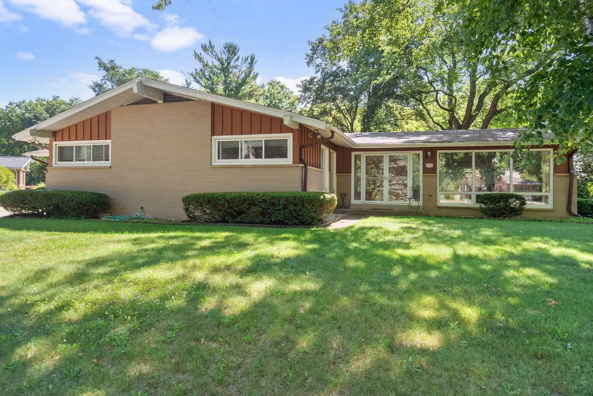 6684 N Atwahl Dr, Glendale, WI 53209 - #1