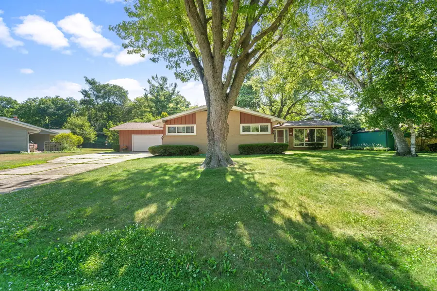 6684 N Atwahl Dr, Glendale, WI 53209 - #2