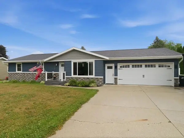 1716 Eisenhower St, New Holstein, WI 53061
