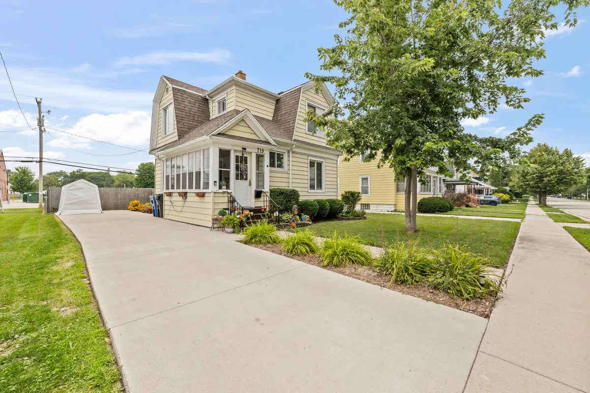 719 Michigan Ave, North Fond Du Lac, WI 54937 - #1