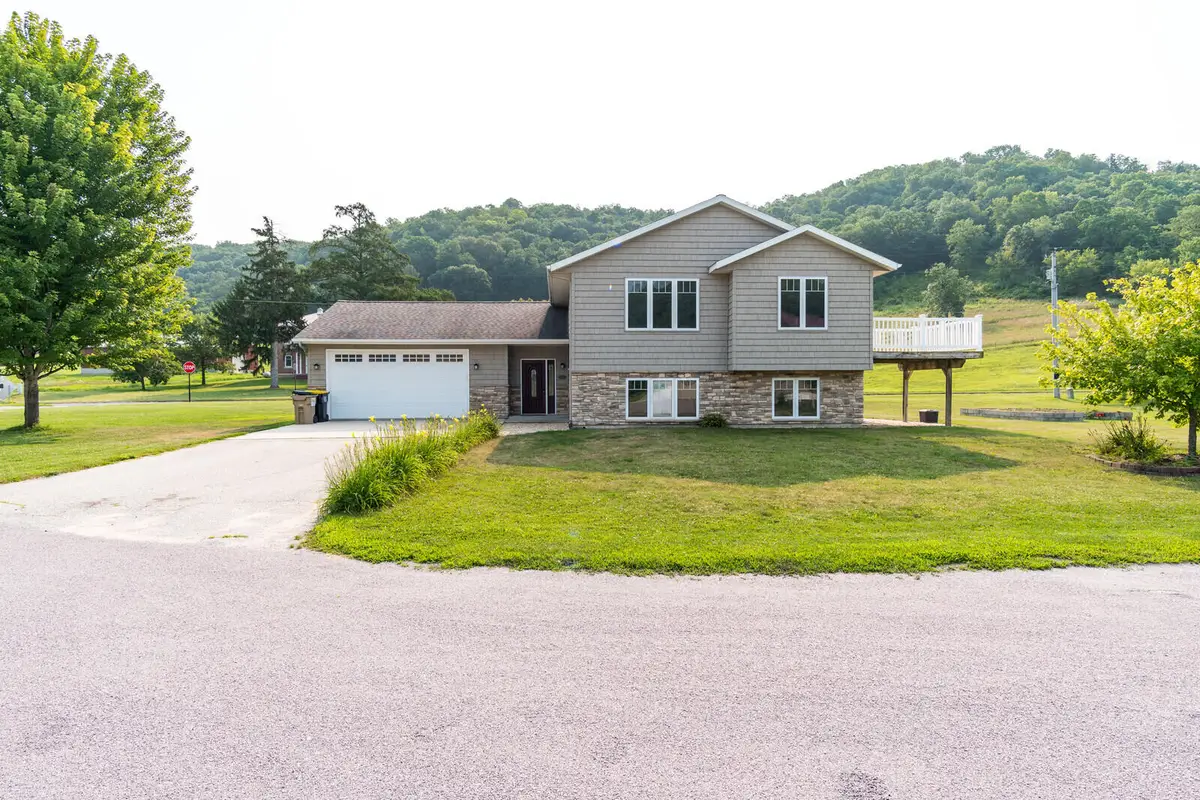 701 Spring Ct, Brownsville, MN 55919 - #1