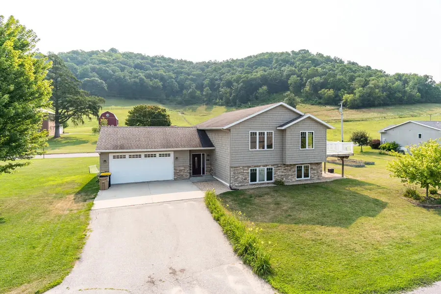 701 Spring Ct, Brownsville, MN 55919 - #2