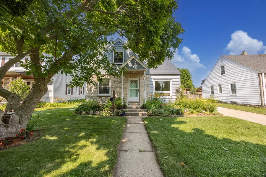 1508 E Tripoli Ave, Milwaukee, WI 53207 - #2