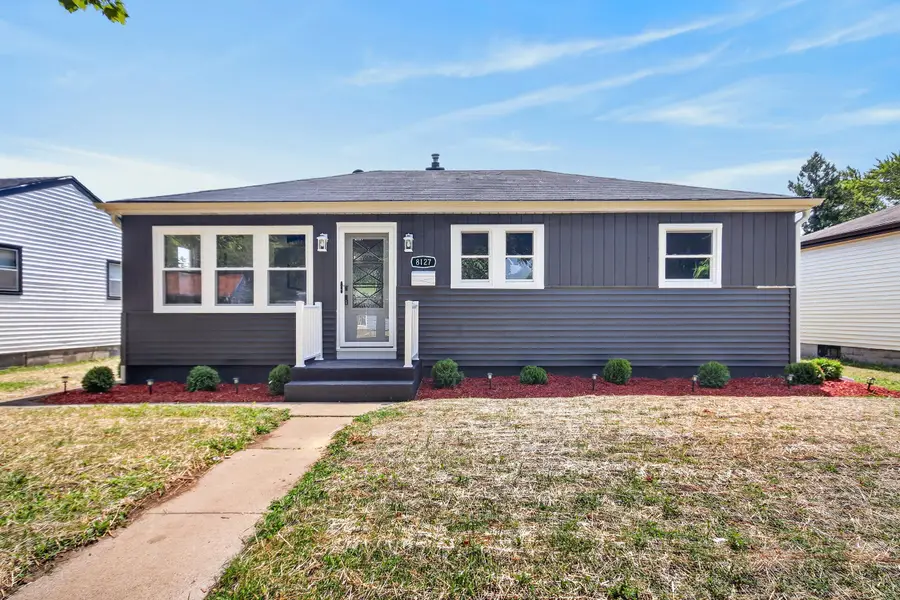 8127 W Glen Ave, Milwaukee, WI 53216 - #2