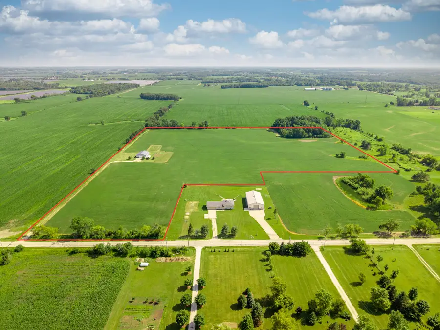21605 1st St, Kansasville, WI 53139 - #3