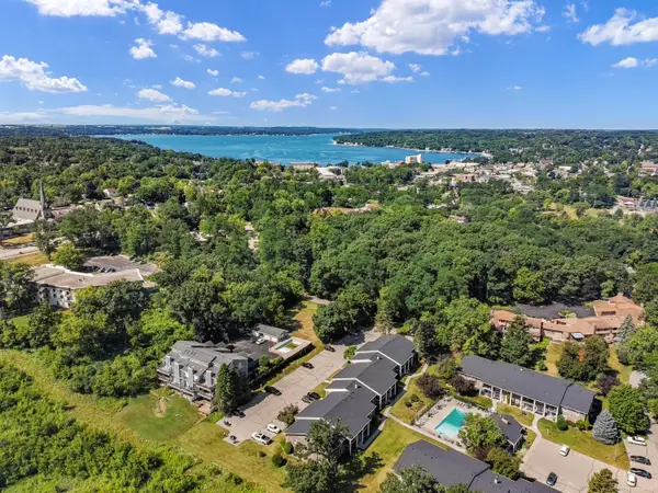 110 Hank Jay Dr, Lake Geneva, WI 53147