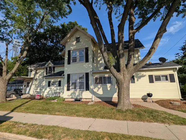 248 W Chestnut St, Burlington, WI 53105