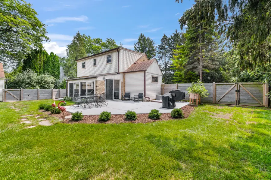 450 W Bradley Rd, Fox Point, WI 53217 - #2