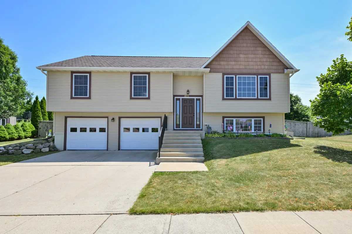 415 Sunny Hill Dr, Elkhorn, WI 53121 - #1
