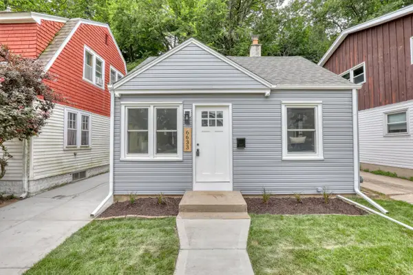 6633 Hillside Ln, Wauwatosa, WI 53213
