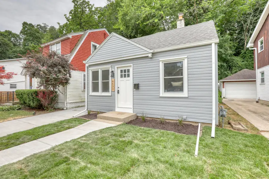 6633 Hillside Ln, Wauwatosa, WI 53213 - #2